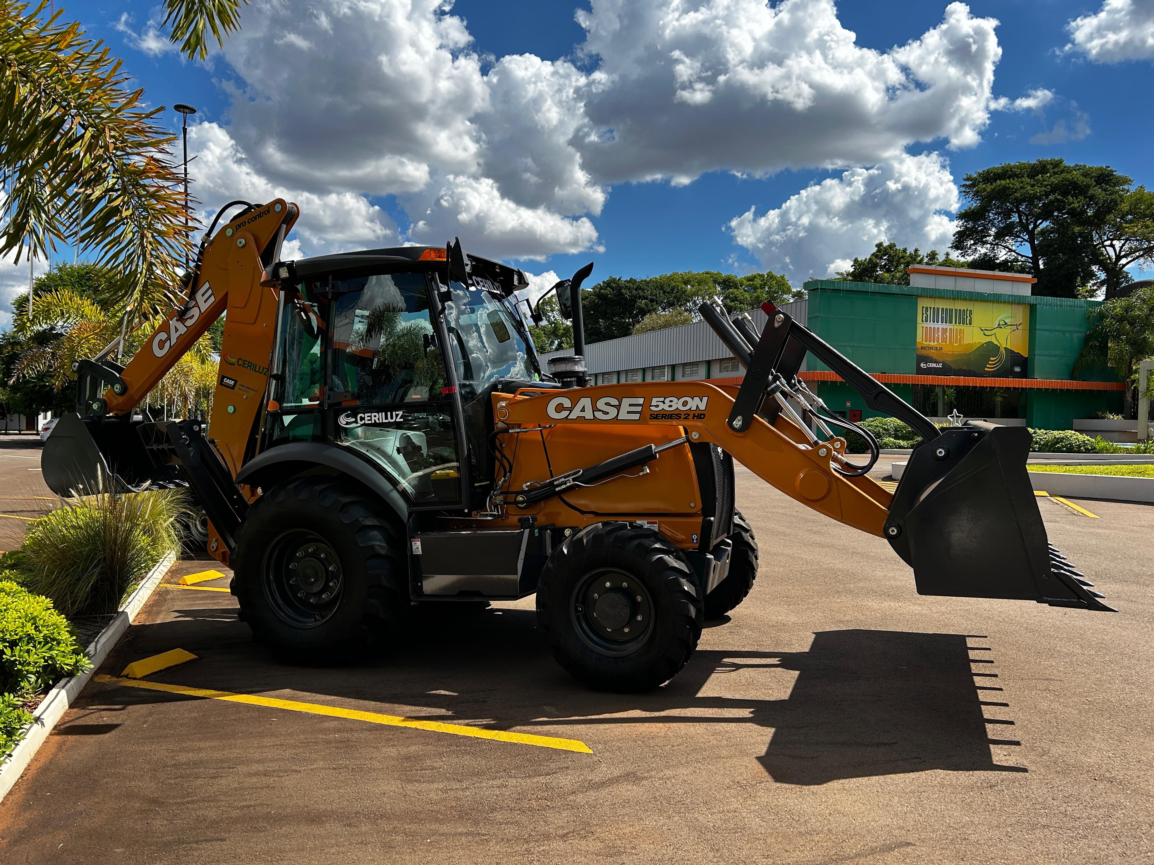 CERILUZ ADQUIRE NOVA RETROESCAVADEIRA PARA REFORÇAR OBRAS E SERVIÇOS DE MANUTENÇÃO